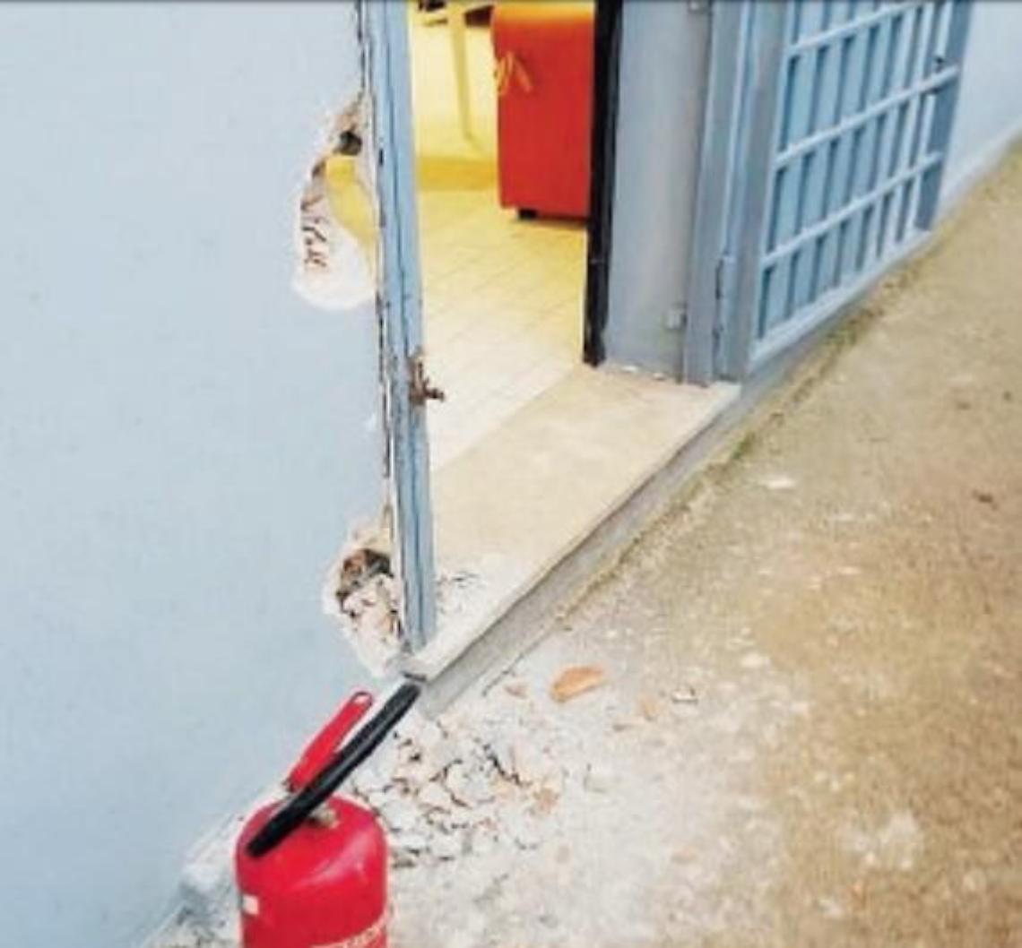 Ladri allo stadio comunale, la banda colpisce ancora: distributori nel mirino