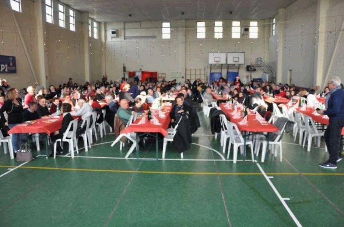 Pranzo di Natale e malori: decine di intossicati e una morte sospetta