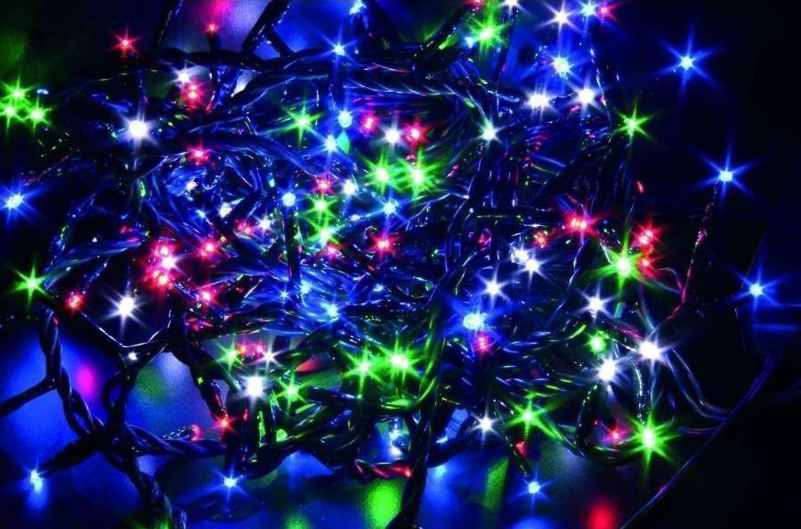 Luci di Natale fuorilegge, case a rischio incendio: sequestrati milioni di pezzi