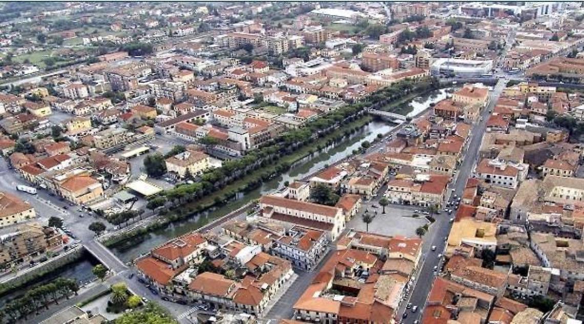 Strade chiuse per sistemare i dissuasori: e i commercianti protestano