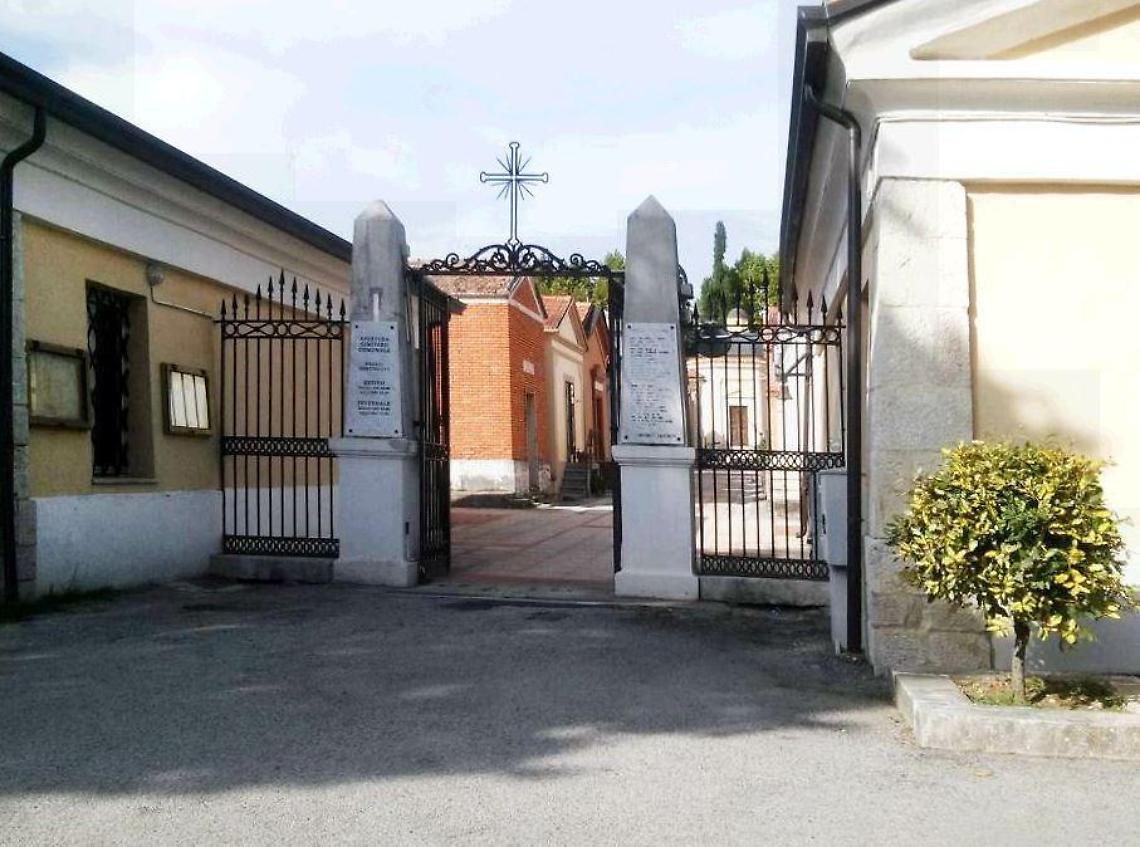 Ceprano, manca il custode: il cimitero è chiuso e i cittadini restano fuori