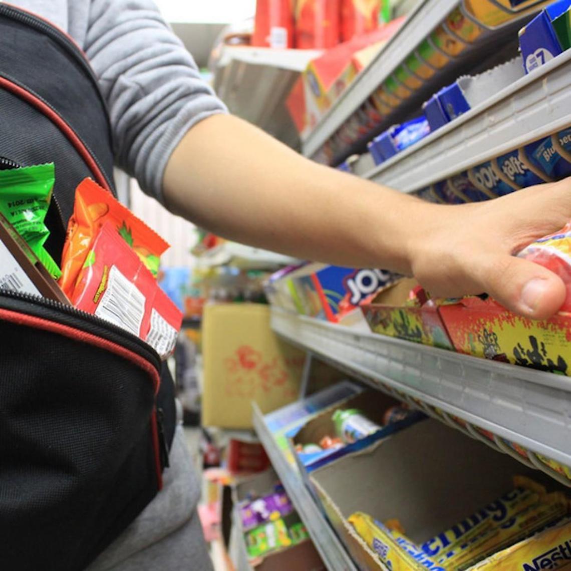 La fame morde, rubati generi alimentari in un market: fermate due donne