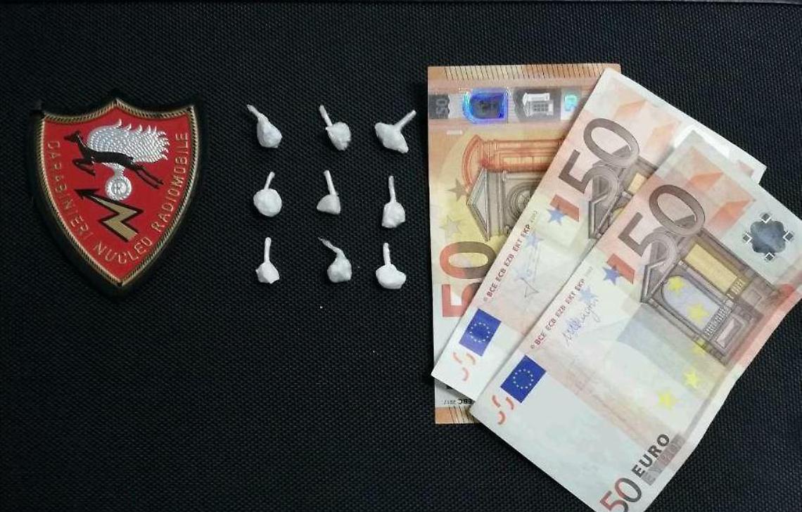 Crak in auto pronto per il mercato: una donna scoperta e arrestata