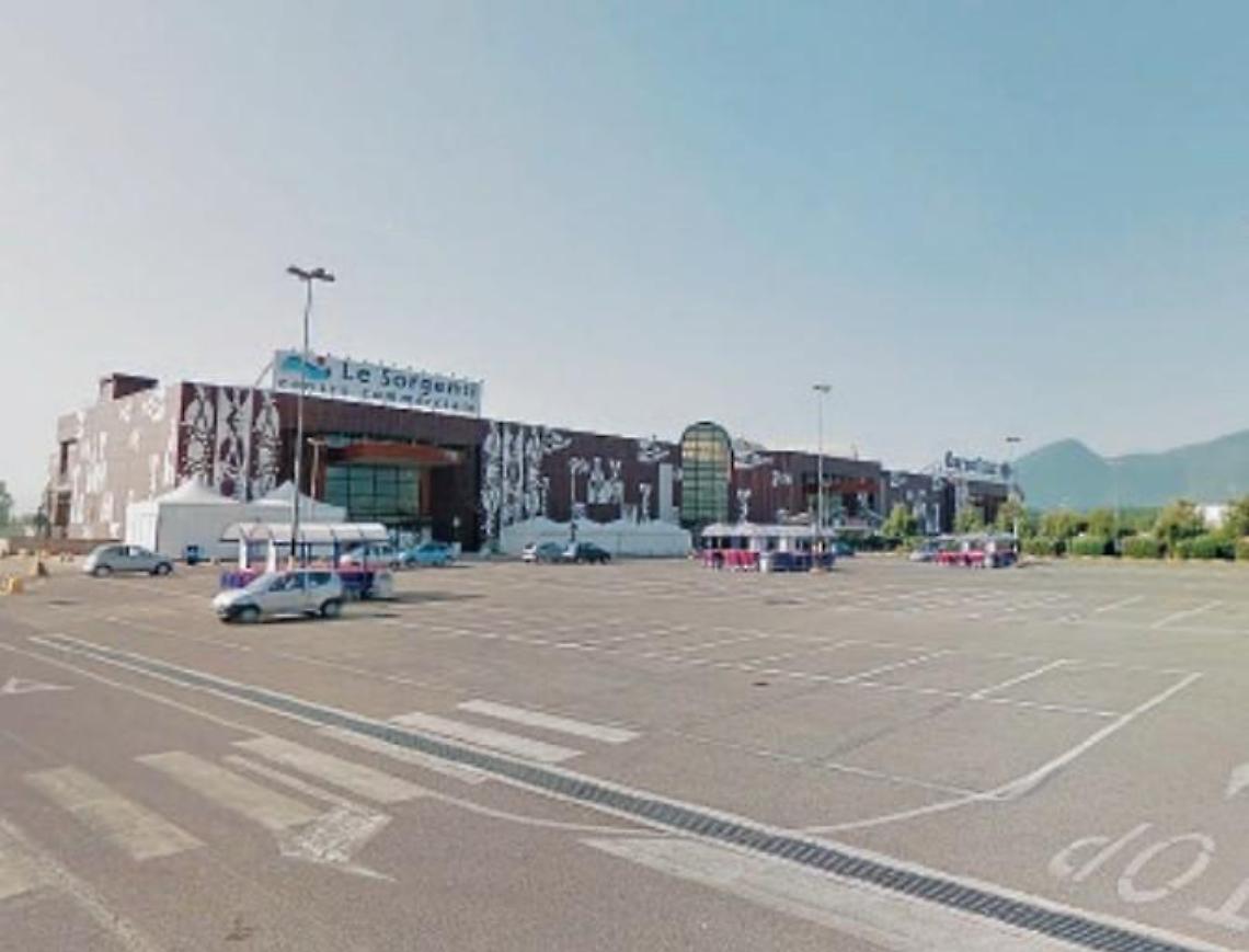 Banda di cileni in azione al centro commerciale Le Sorgenti: un arresto