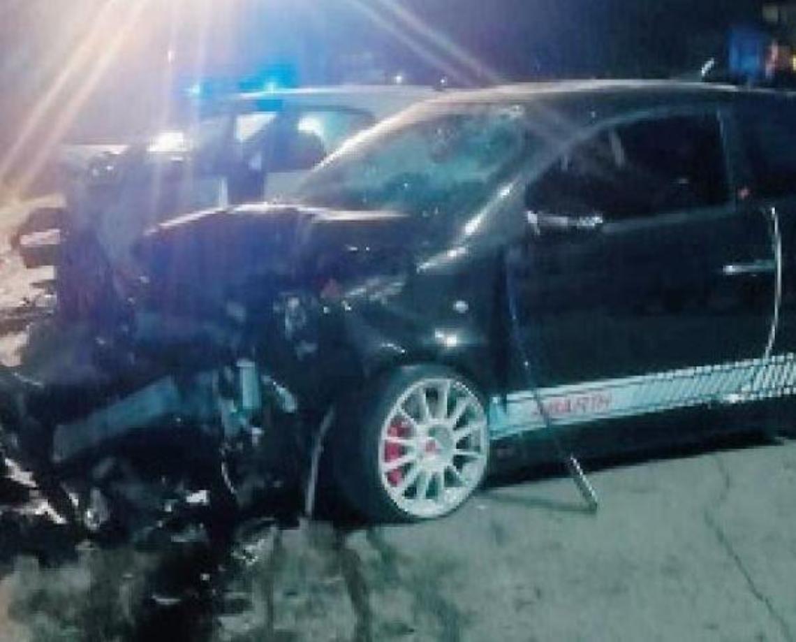 Spaventoso scontro tra due auto: restano gravi le condizioni del 60enne