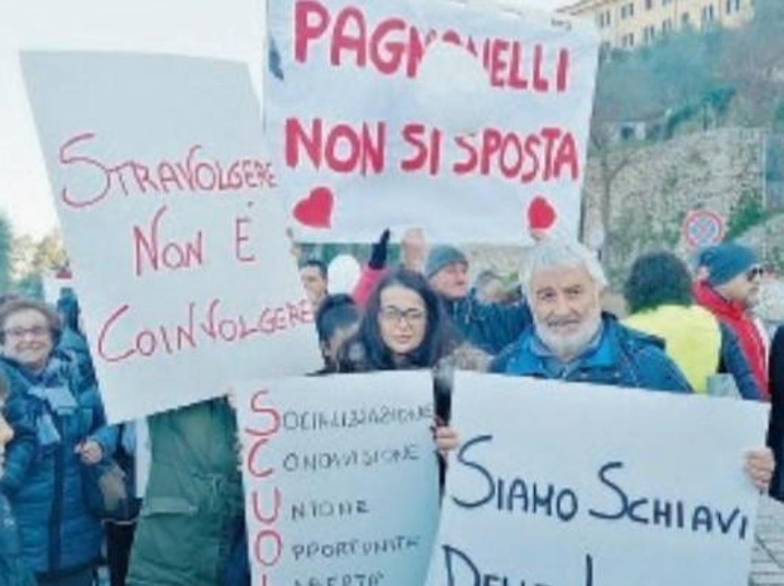 Cambio dell'orario all'istituto comprensivo “Cicerone”: clima infuocato