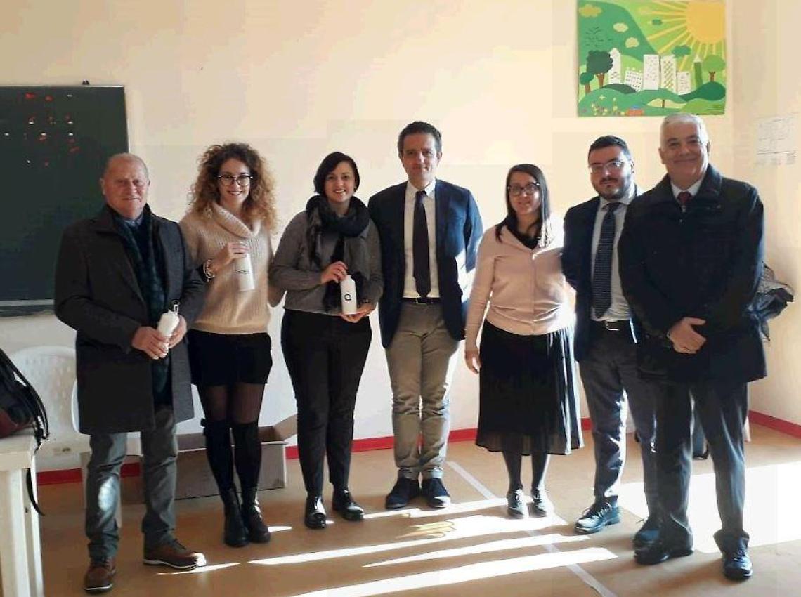 Nelle scuole arrivano le borracce per un mondo plastic free