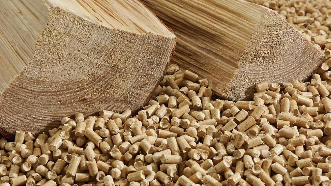 Lo smog ci avvelena: adesso parte anche la crociata contro il pellet