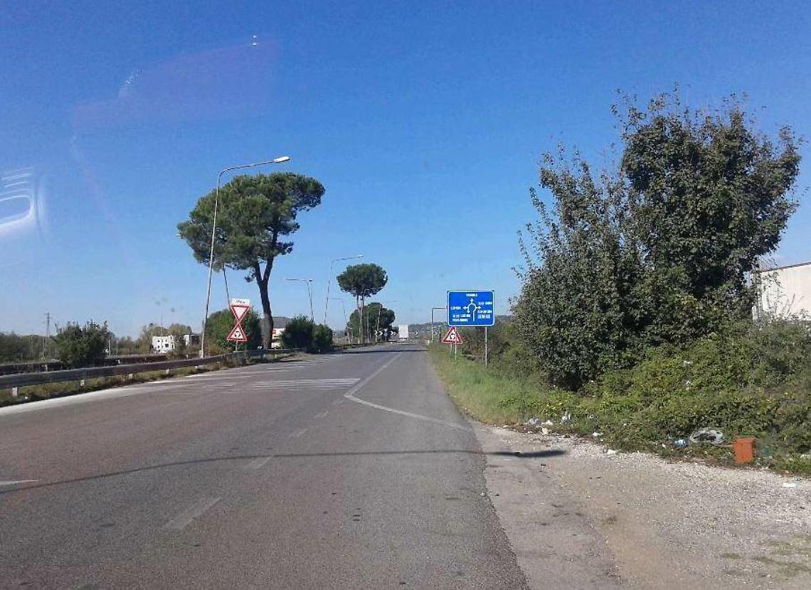 I poliziotti arrestano un rumeno, la nonna li denuncia: il giudice archivia