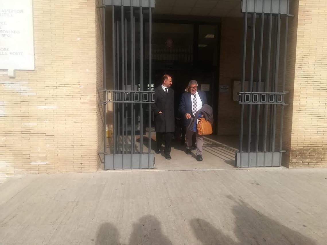 Inchiesta sull'accoglienza migranti: i 25 indagati in aula ma l'udienza slitta