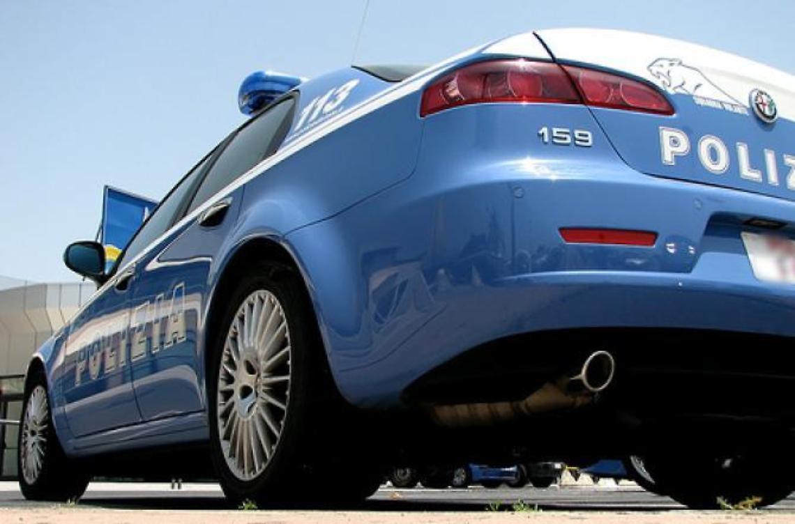 Ladro di champagne beccato in flagrante: prova a fuggire, ma finisce male