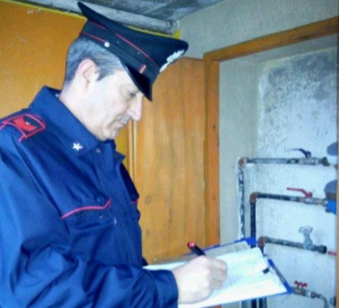 Violazione di sigilli e furto aggravato di acqua: denunciata un'intera famiglia