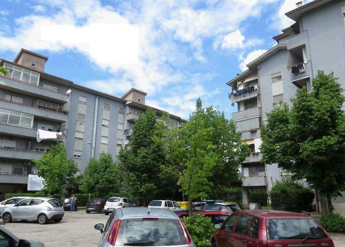 Riunione finisce in rissa e il condominio diventa un ring: 2 feriti e 4 denunce