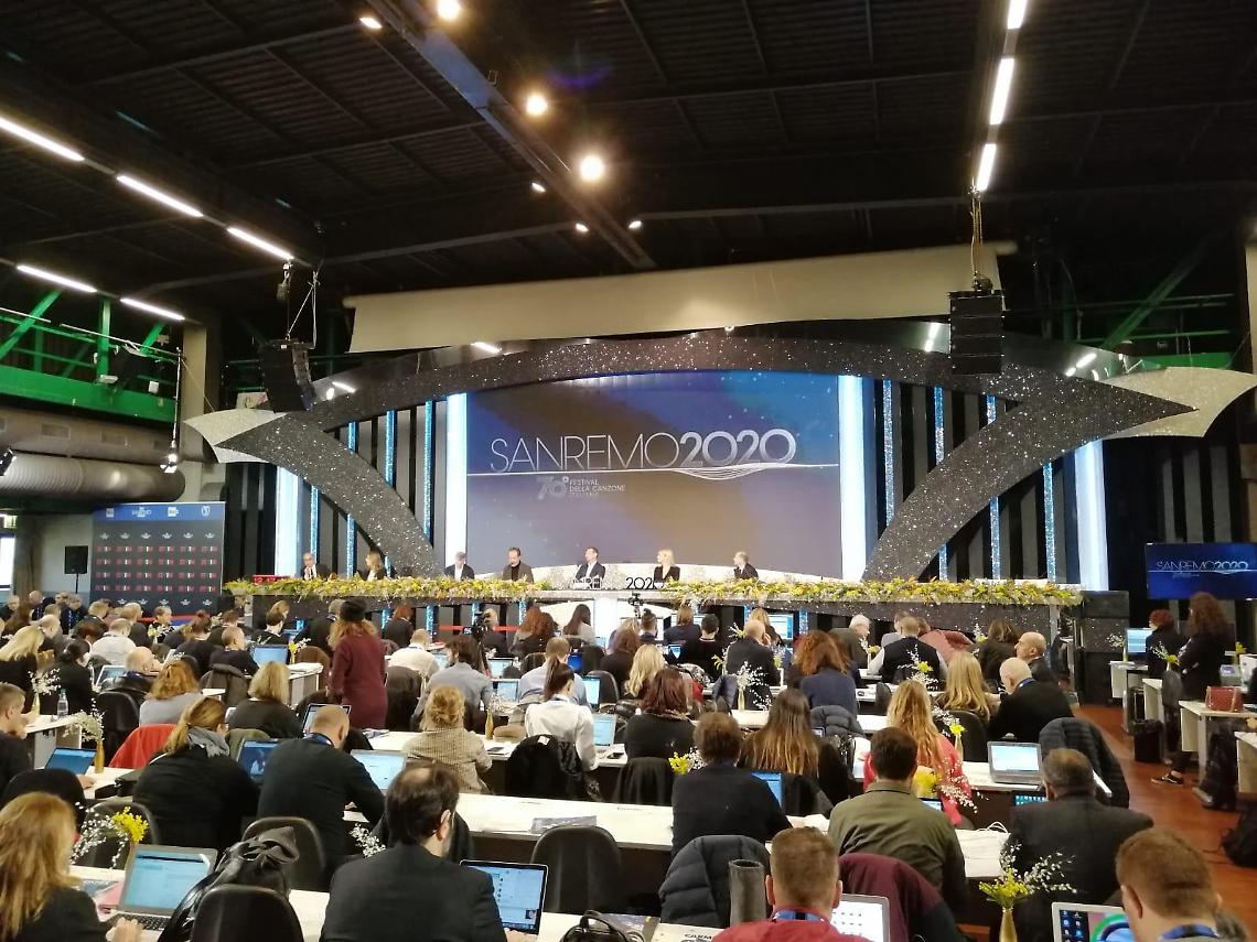 Sanremo 2020, stasera i big si esibiscono in coppia: ecco con quali cover