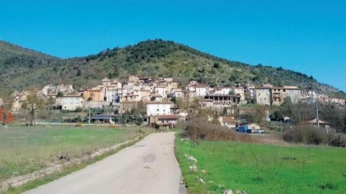 Antenna per la telefonia a ridosso della piazza: cittadini pronti alla guerra