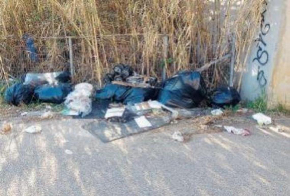 Scempio in periferia, spunta un'altra discarica: le segnalazioni
