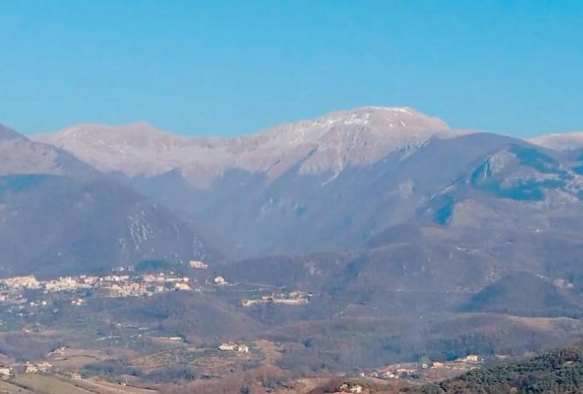 Clima impazzito, la neve resta un sogno: attività turistiche in ginocchio