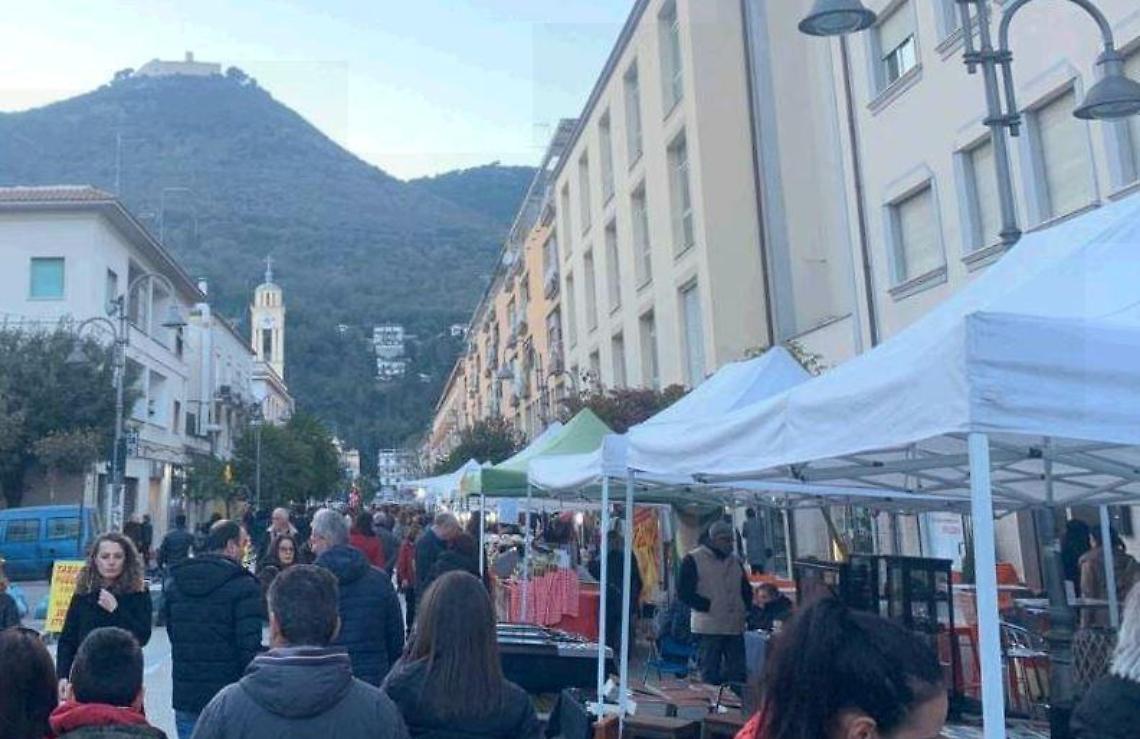 Cassino, "nuovo" mercatino dell'antiquariato: buona la prima edizione
