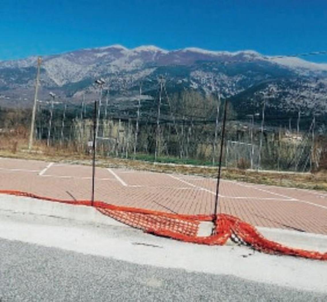 Il campetto mai aperto che non ha visto gol: è "vietato" giocare