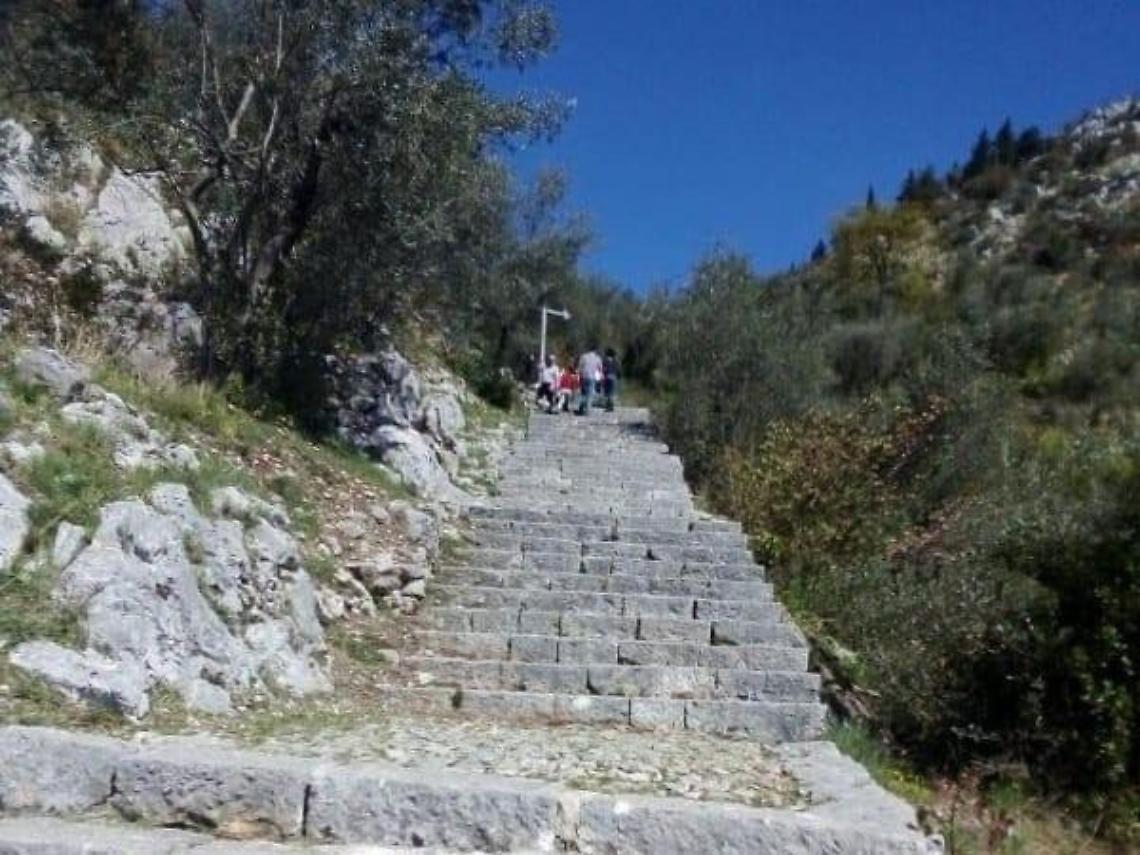 Coronavirus, Sora: cittadini a spasso sulla Madonna delle Grazie e sul castello. Da oggi è vietato
