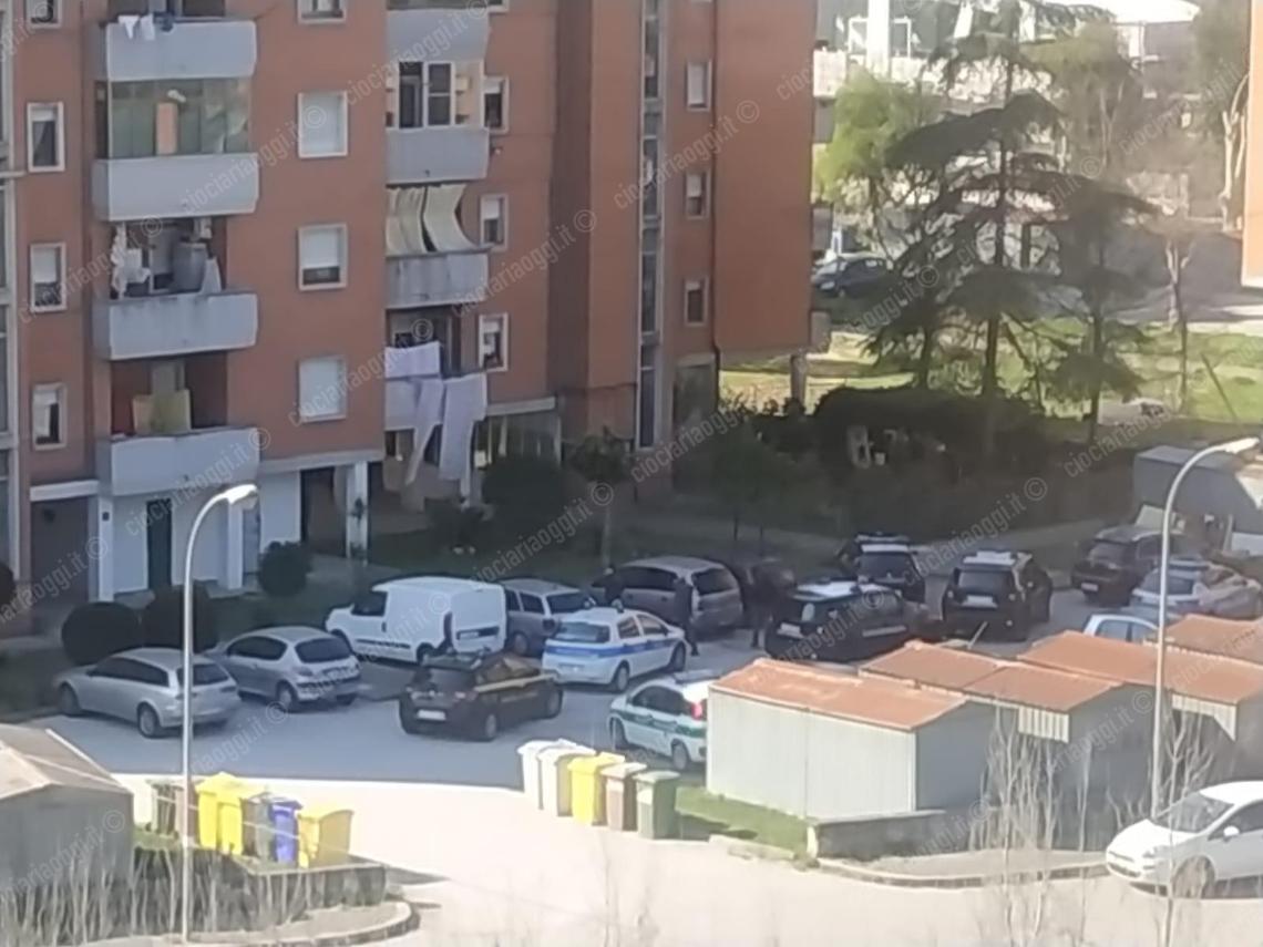 Coronavirus, Cassino: a decine scendono dai palazzi e fanno pic-nic: sorpresi sul fatto