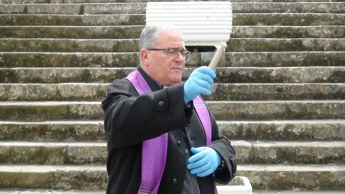 Coronavirus, una preghiera per tutte le vittime: il vescovo Loppa oggi nei cimiteri di Anagni e Alatri