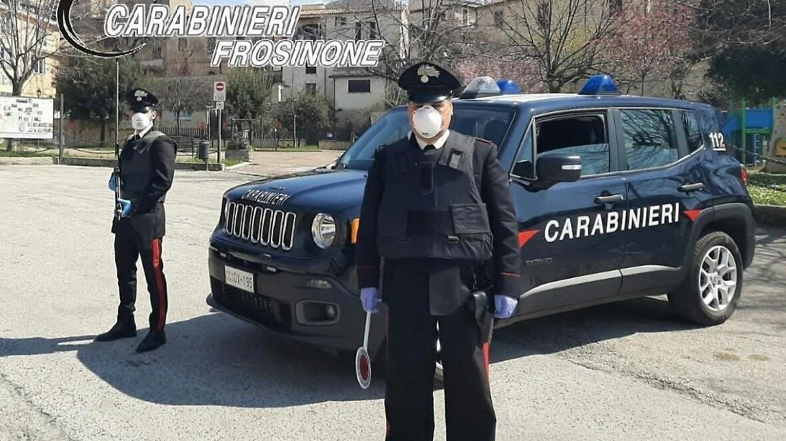 Va a casa dei genitori e inveisce contro di loro, denunciato. Altra raffica di denunce anche per chi esce senza motivo