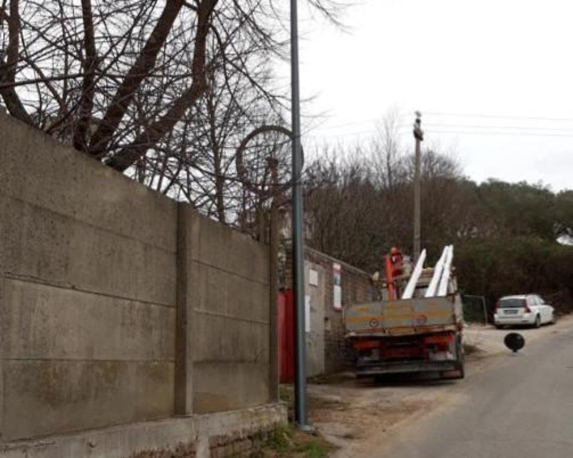 Installazione di lampioni, altre strade interessate nella città dei papi