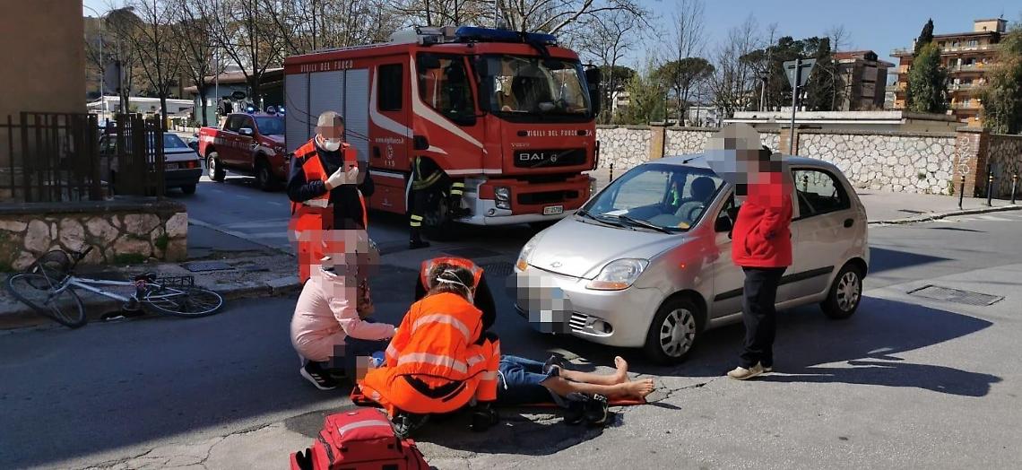 Travolto mentre è in sella alla sua bici: un uomo in ospedale