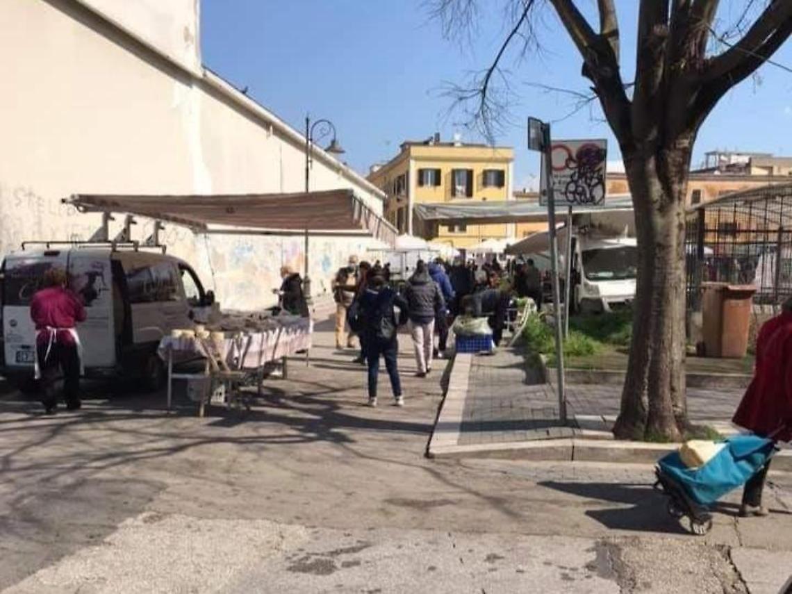 Cassino, troppa gente in giro: così si vanifica tutto. E arriva il "computerbus"