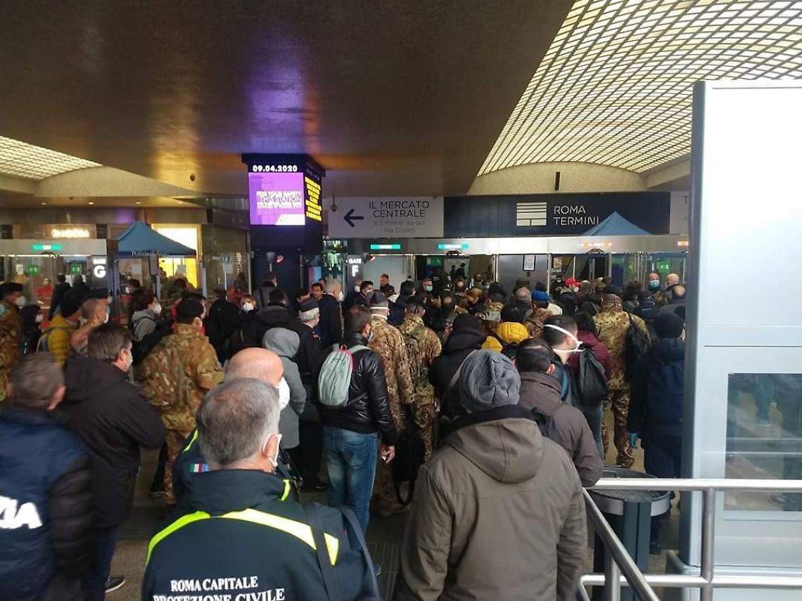 Caos alla stazione Termini per rilevare la temperatura: la denuncia dei pendolari ciociari