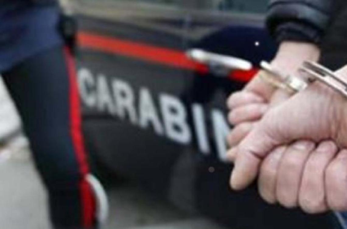 Ruba soldi dal portafogli di un anziano: 43enne arrestato in flagranza di reato