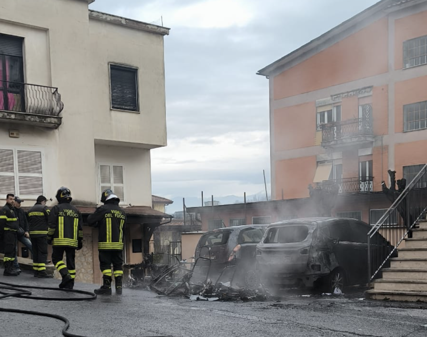 A fuoco una minicar a Ceccano