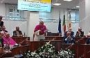Si insedia il nuovo vescovo: «Mi sento già a casa». Presente il ministro Crosetto