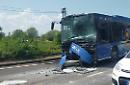 Scontro tra due autobus: sette feriti, uno &egrave; grave
