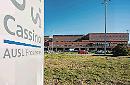 Si spoglia e resta nudo nel parcheggio del centro commerciale