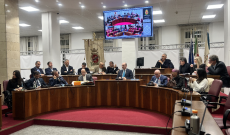 Caos calmo dietro le quinte