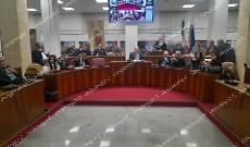 Il bilancio passa dopo una maratona a nervi scoperti in consiglio