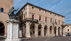 &laquo;Il nostro cognome fa ridere tutti&raquo;, e lo cambiano: la storia