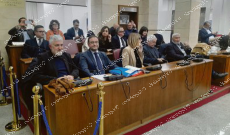 Consiglio, giri di valzer nel caos