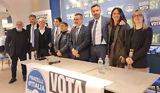 In piazza per spiegare le ragioni del "s&igrave;"