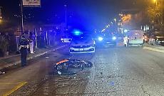 Incidente tra auto e scooter, due giovani in ospedale
