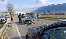 Auto contro il guardrail: alla guida un sessantenne
