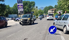 Scontro fra tre veicoli. Ferita una donna