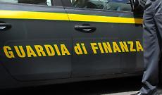 Controlli della finanza: droga e irregolarit&agrave; nei negozi. Il punto