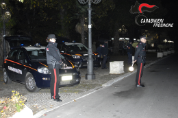 Controlli sul territorio: in auto con a bordo droga e un coltello
