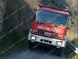 Incendio nel bosco di Fontana Liri. Vigili del fuoco al lavoro 