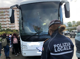 Problema all’uscita d’emergenza. Sostituito il pullman per la gita scolastica