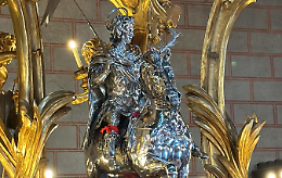 La statua di Sant'Ambrogio in processione questa sera 