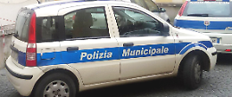 Alla guida ubriaco si scontra con un'auto